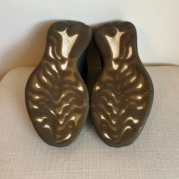 Yeezy 380 Onyx Sneakers - Picture 6 of 7